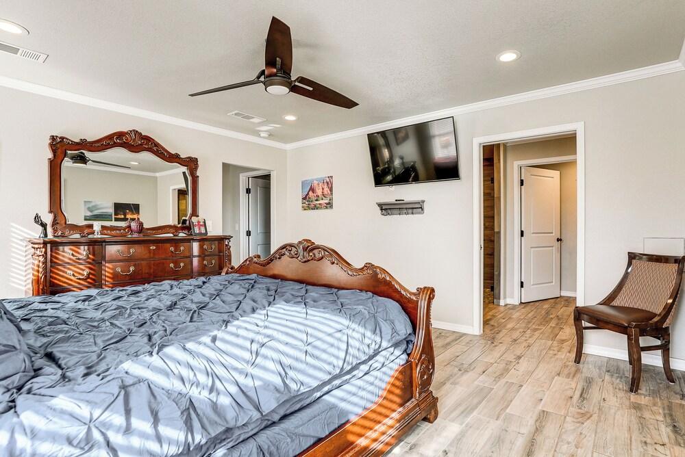 Fenced Yard: Modern Barndominium in Amarillo!