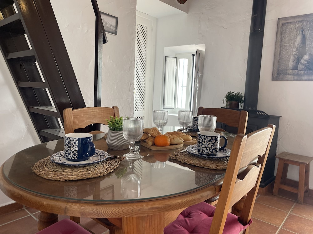 Casa Paquita con Piscina Privada en Maro By At Hom