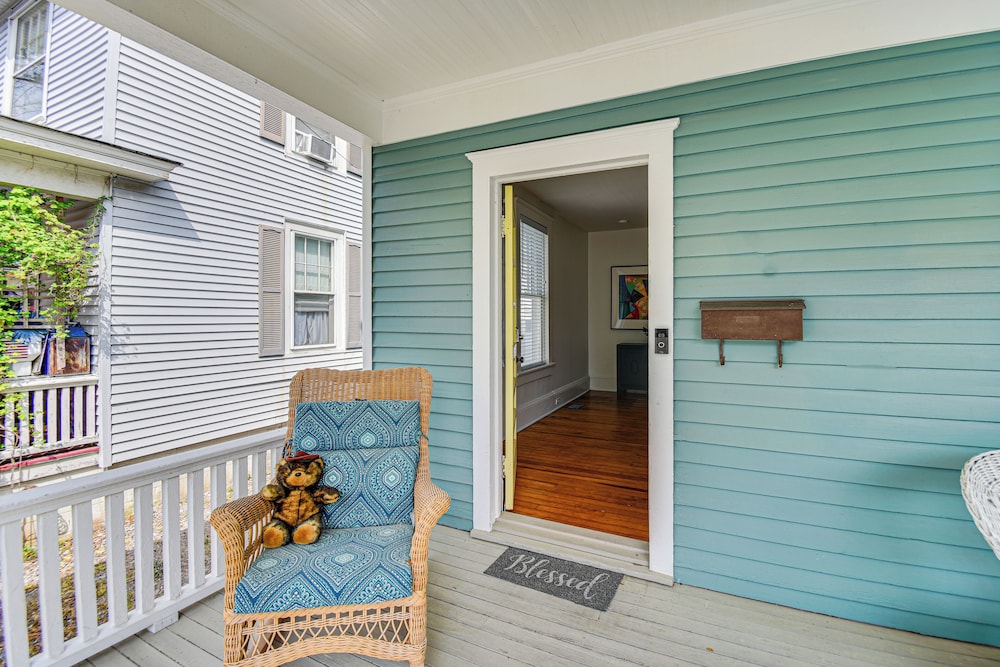 Elizabeth City Home w/ Fire Pit < 1 Mi to Downtown