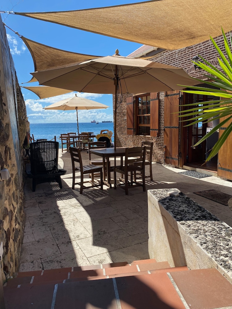 Barrel House St. Eustatius view 5