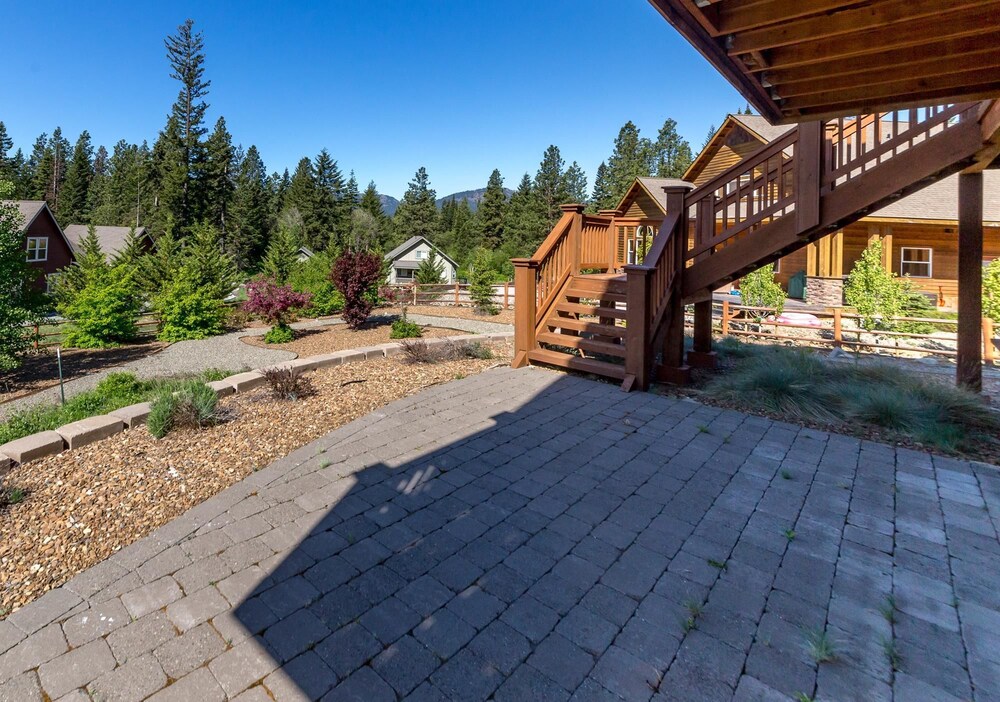 Tiger Lilly Lodge