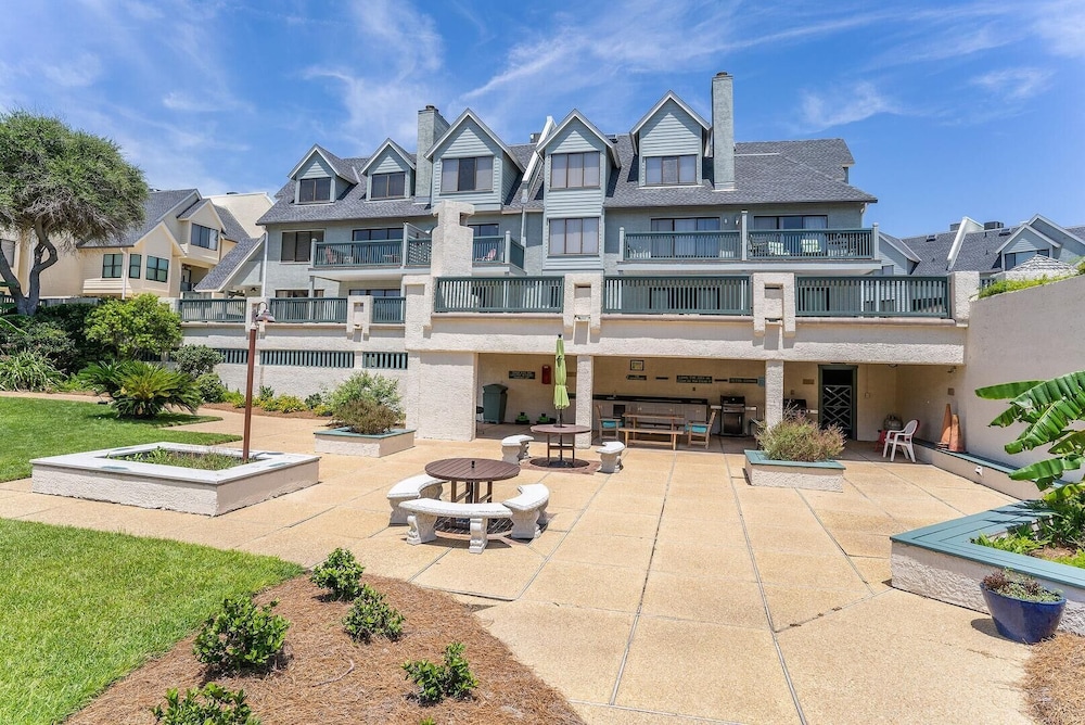 Condo with Resort Access - Great North Island Location