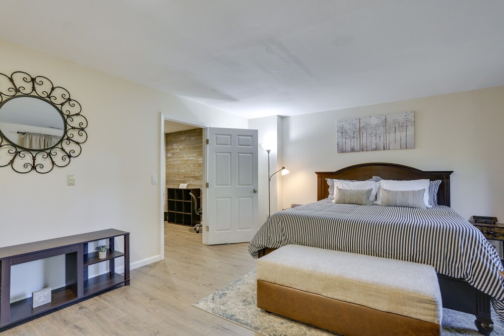 Modern Vernon Township Condo Near Ski & Water Park view 5
