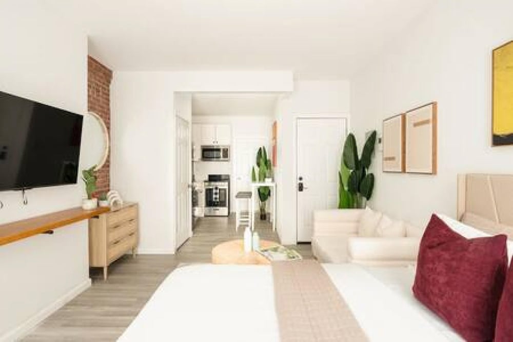 New Modern Studio UES W D
