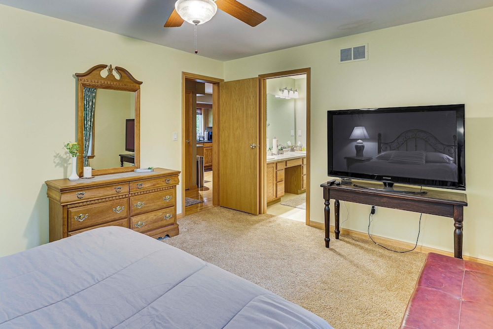 2 Mi to Woodbury Wildlife Area: Cozy Farmhouse!