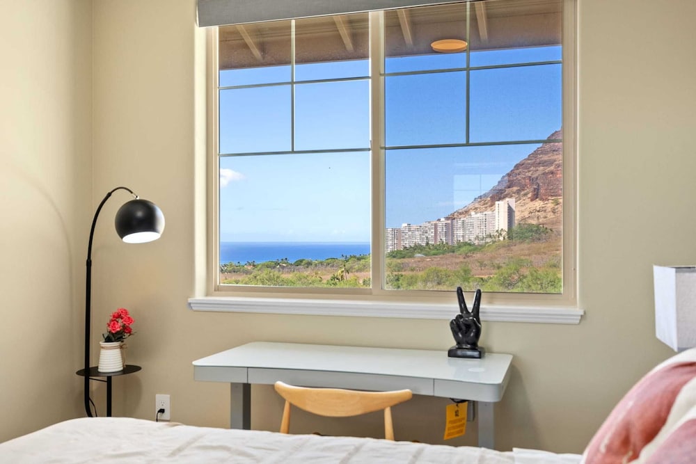 Sleeps 16, 2 Homes Ocean Views, Shared Pool + Gym, Near the Beach Avantstay
