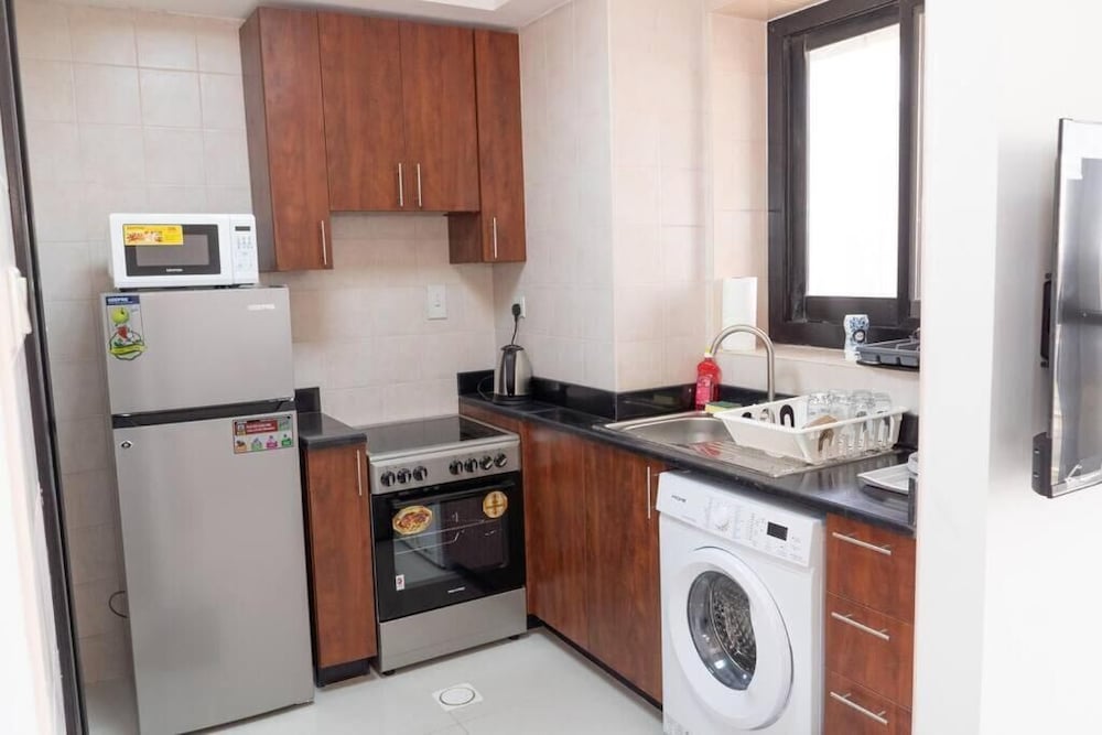 1BR Near Metro and Tramp