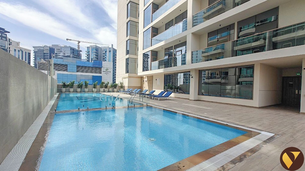 Elegant 2BR Canal View Near Dubai Mall