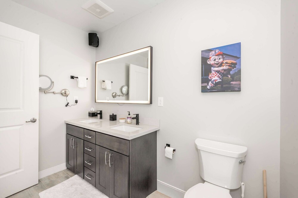 The 333 Suites 203 Stay for 4