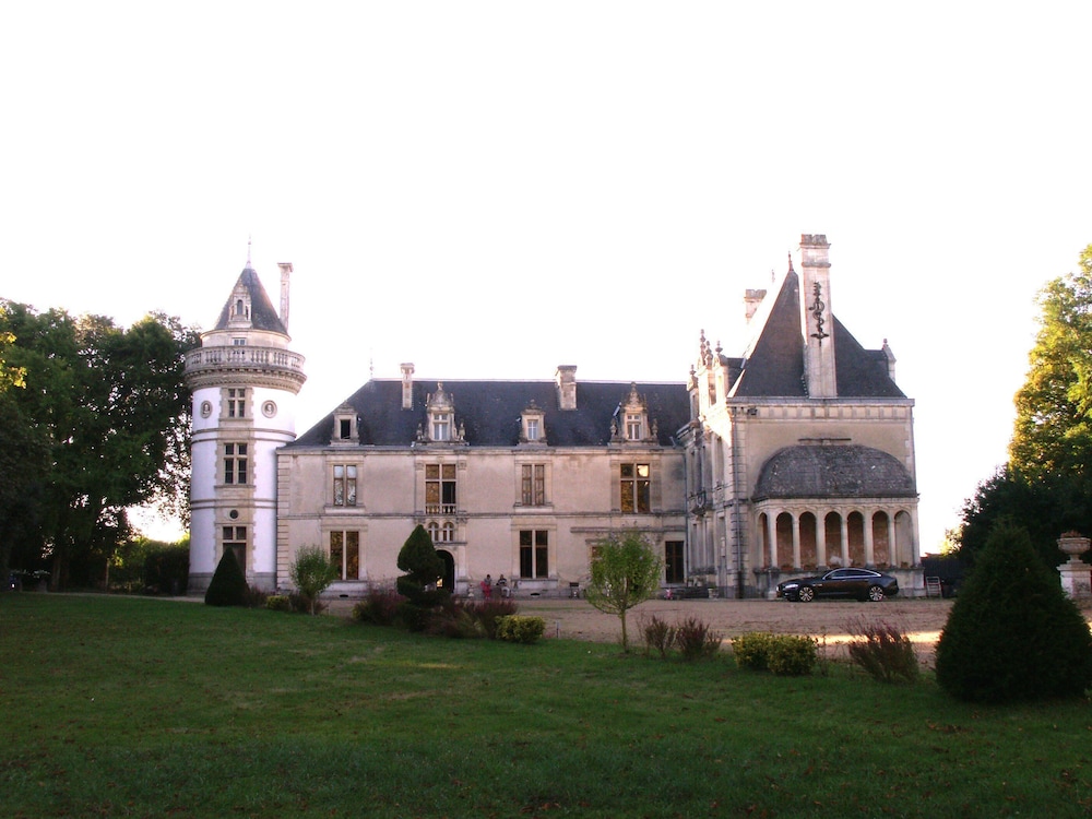 Château de la Court d'Aron