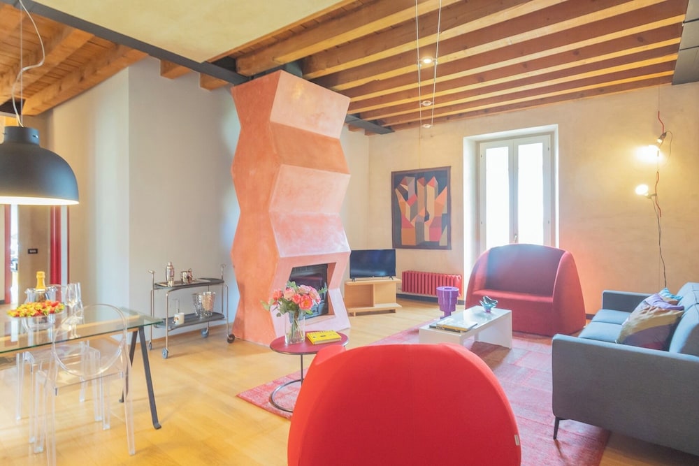 Night at the Museum Apartment by Rent all Como