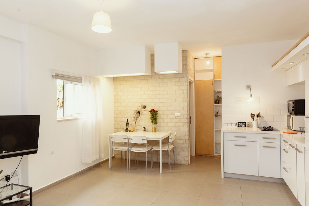 2Rooms Perfect Location 1Min to Beach