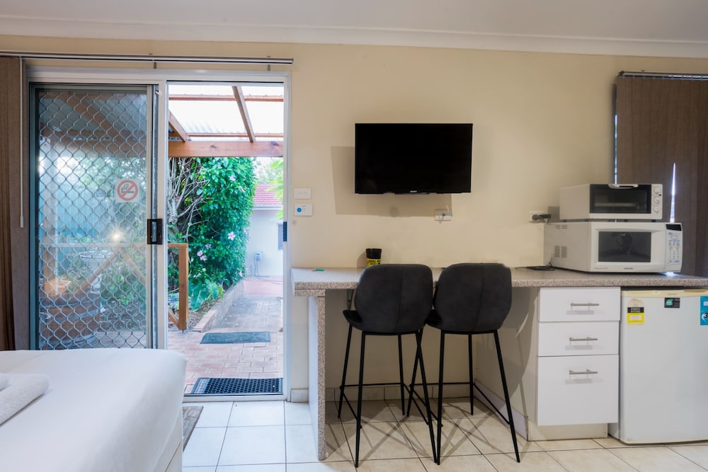 Studio Granny Flat in Melville With Patio