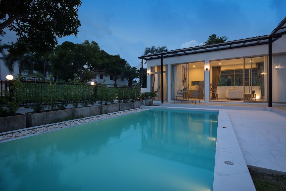 Tropical Life at Seamate 2BR Pool Villa