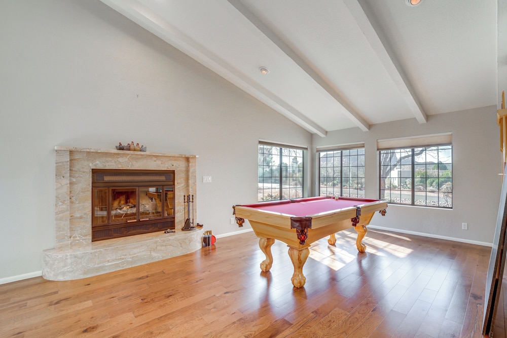 4 Mi to Uptown Sedona: Desert Home w/ Mtn Views!