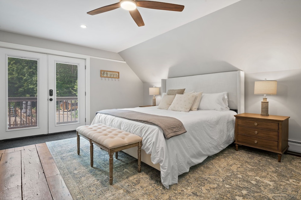 The Aurora Inn & Cottages