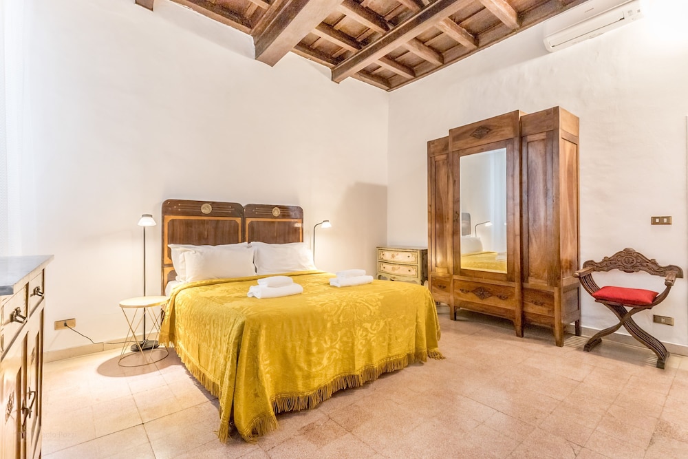 Casa Iside in Rome With 1 Bedrooms and 1 Bathrooms