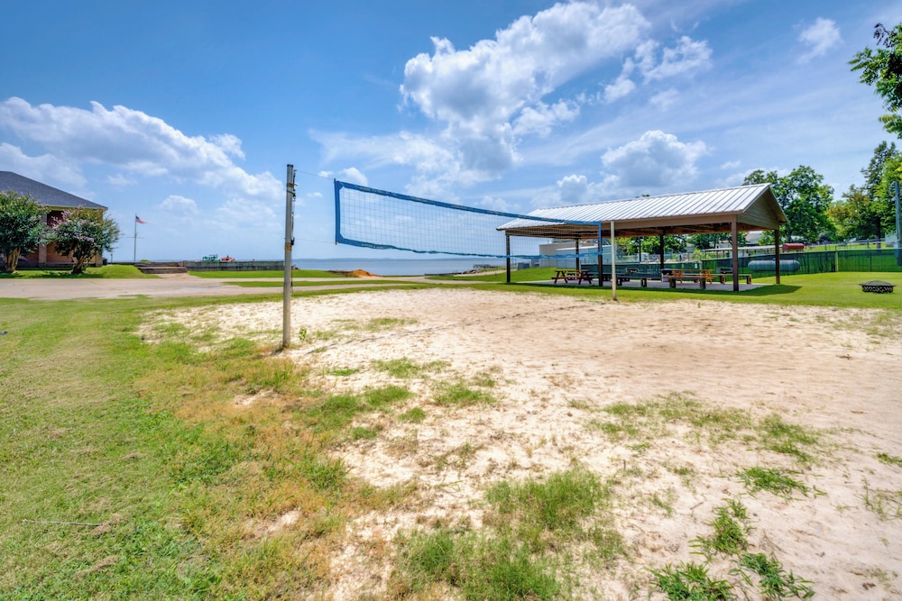 Boat & Fish: Gem w/ Water Views on Lake Livingston