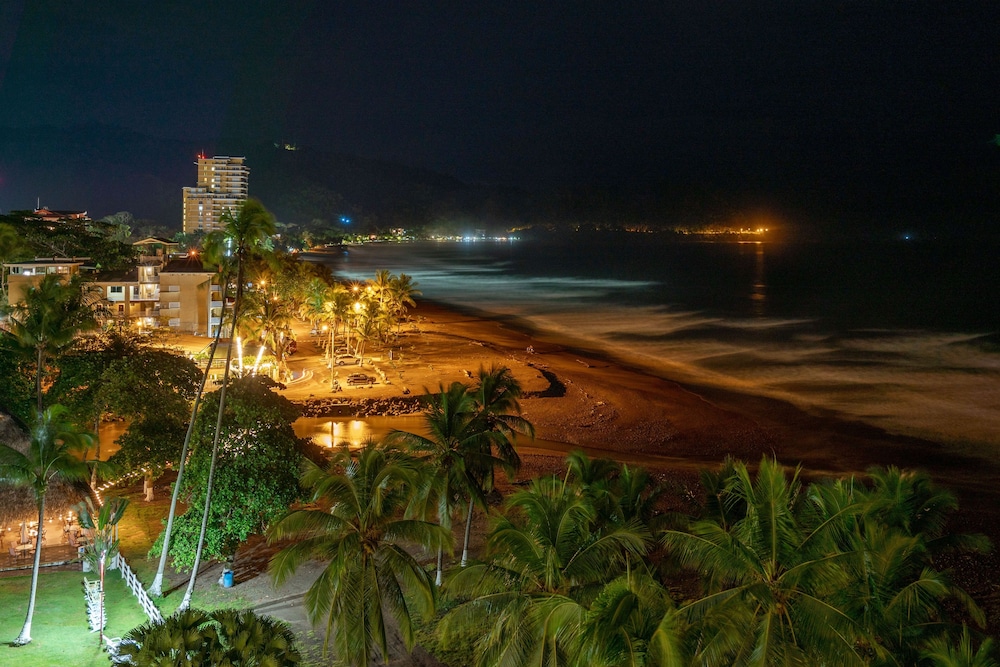 Ocean View, Luxury Penthouse at Diamonte del Sol 702N by RedAwning
