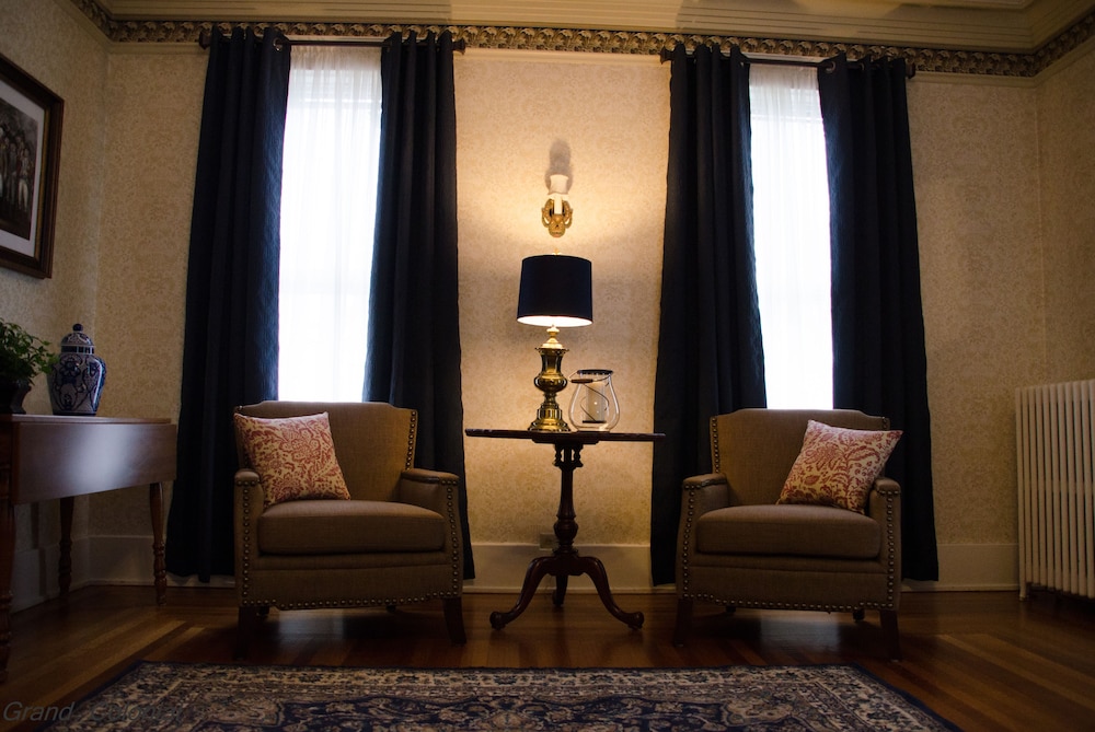 Grand Colonial B&B