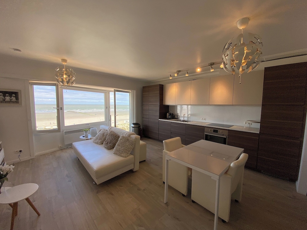 Sea-view Apartment in Nieuwpoort