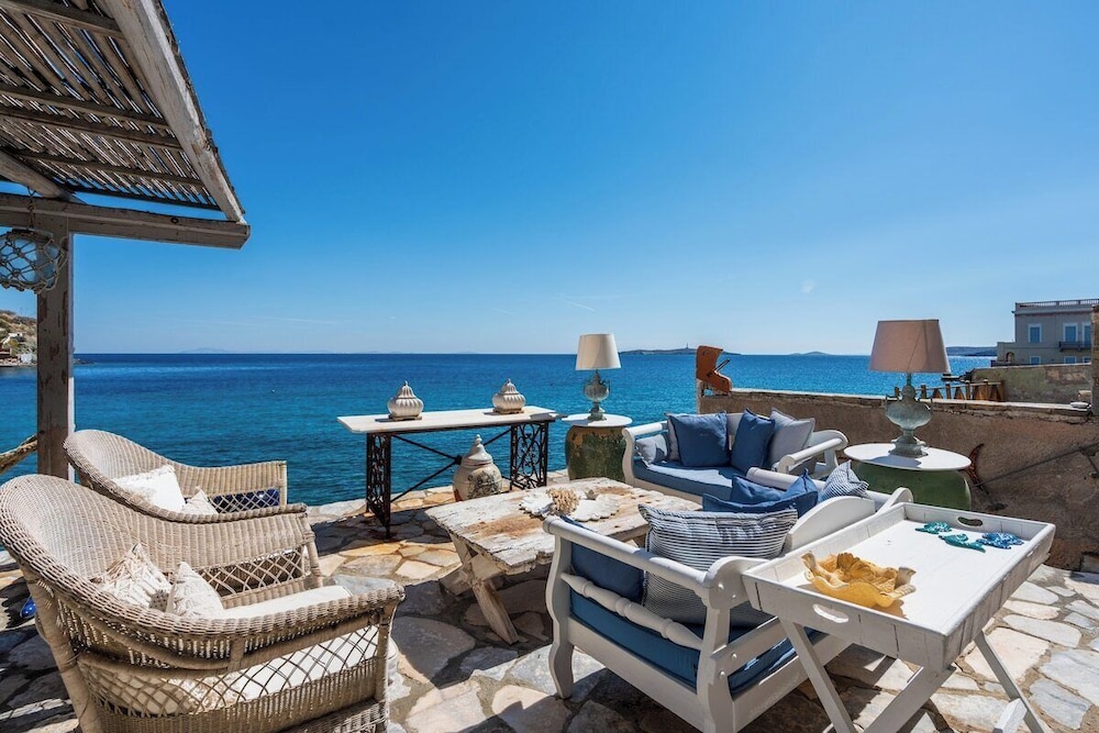 Seaside Neoclassical Property in Vaporia Ermoupoli