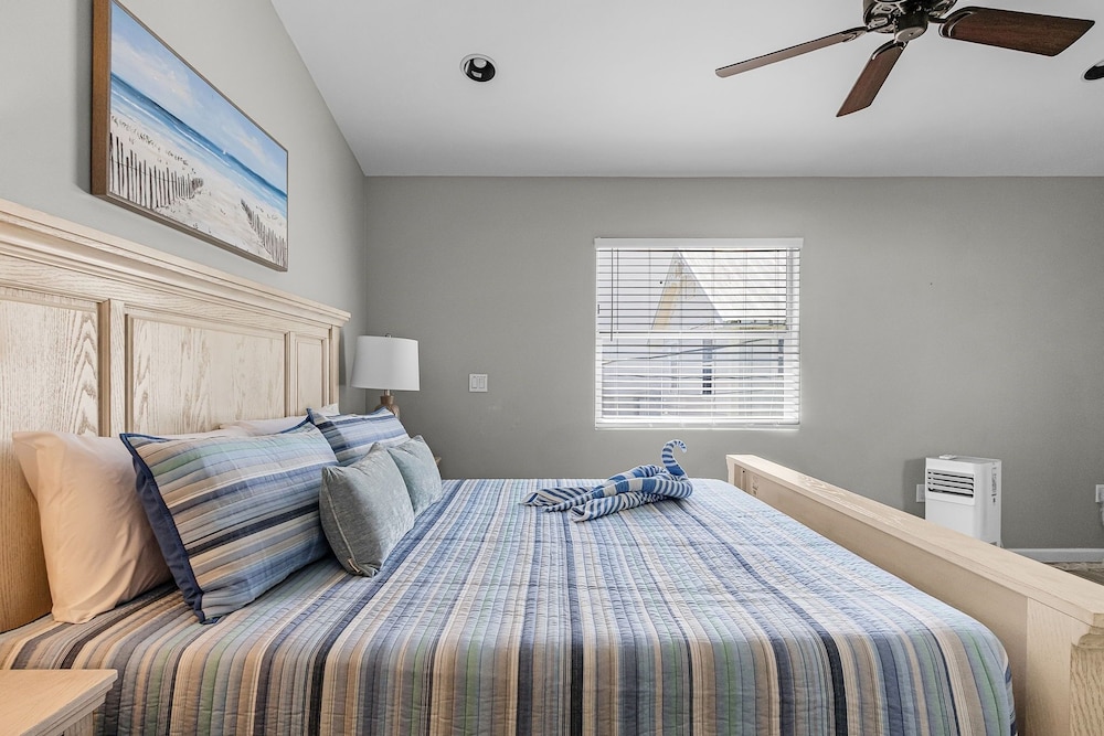 171 Canal Cove: 2br W/ Canal Views 2 Bedroom Home