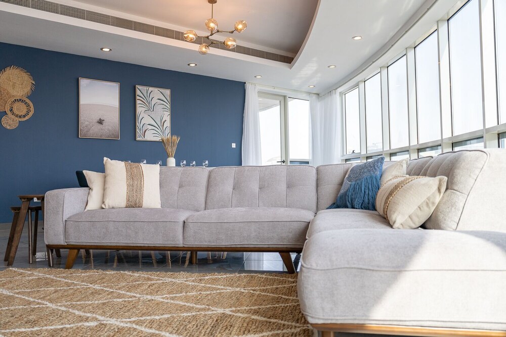 Dubai Marina - Stunning Huge 4 Bedroom Apts Near JBR - Gym - Pool - Parking by Sojo Stay