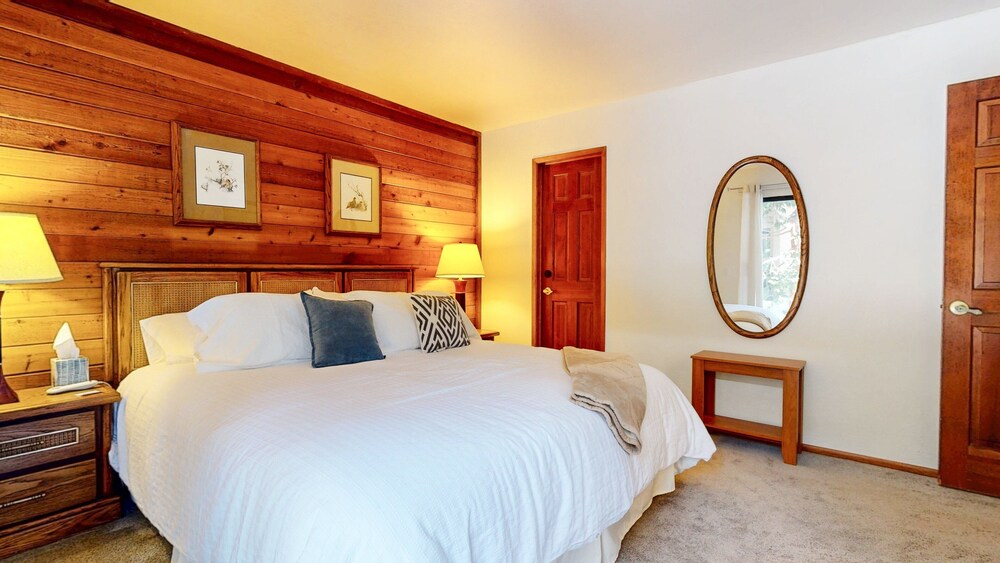 Mammoth Sierra Townhomes #38 3 Bedroom Condo