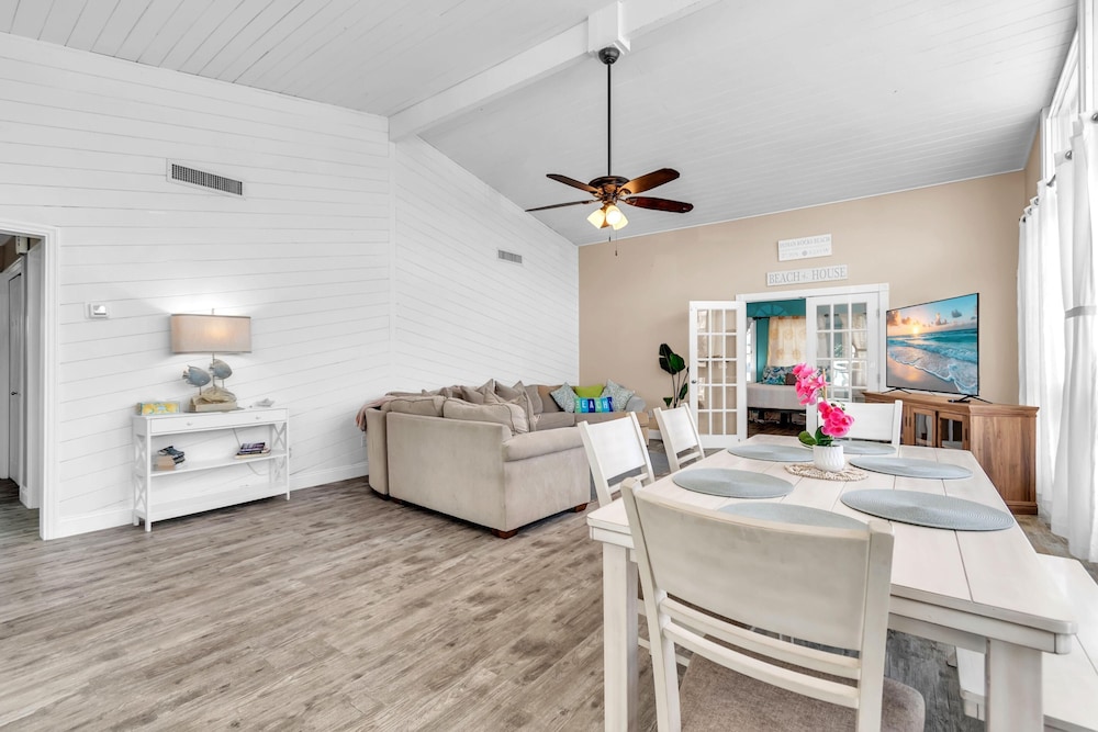 Bates Avenue House