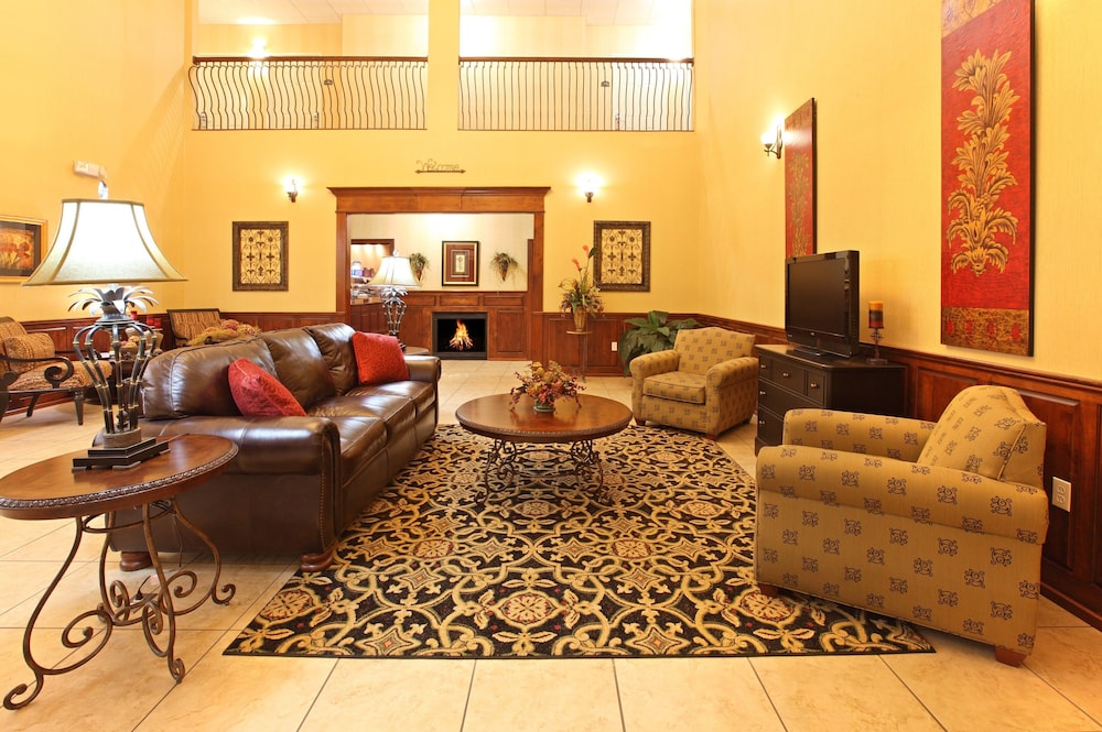Clarksville Vacations - Holiday Inn Express Hotel  Suites Clarksville, an IHG Hotel - Property Image 12