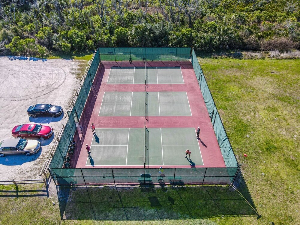 Beach Cottage 3 Bed 2 Bath Heated Pool Free Golf Cart Bring Your Boat RV Private 1AC lot