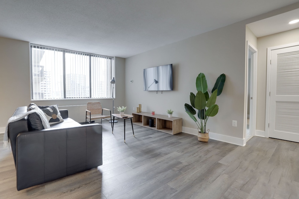 Crystal City Apt for Business Travelers