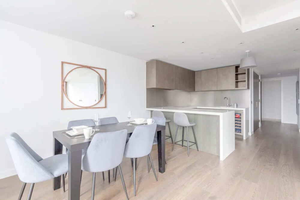 Luxurious 3 Bedroom Flat by the River Thames - Vauxhall