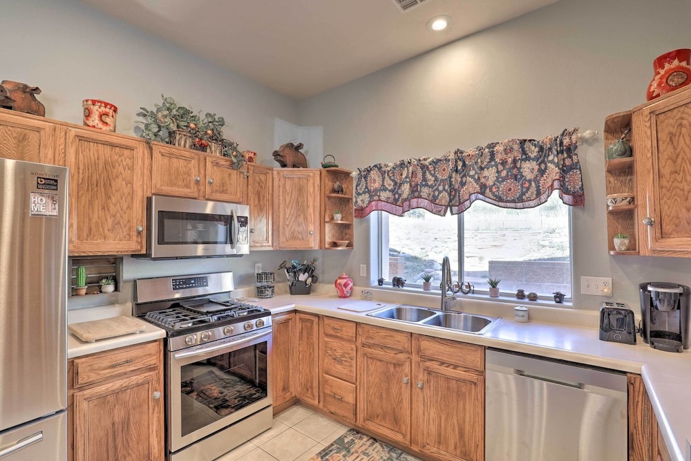 Desert Gem w/ Patio + Grill, Near Oracle St. Park! view 5
