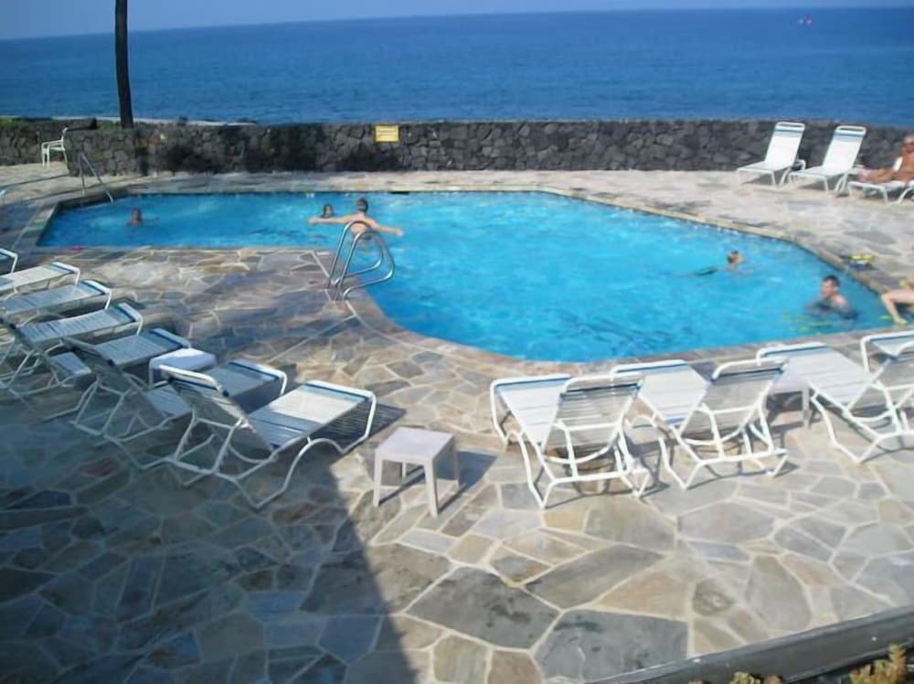 Sea Ge 1-205-oceanfront 2 Bedroom Condo by RedAwning