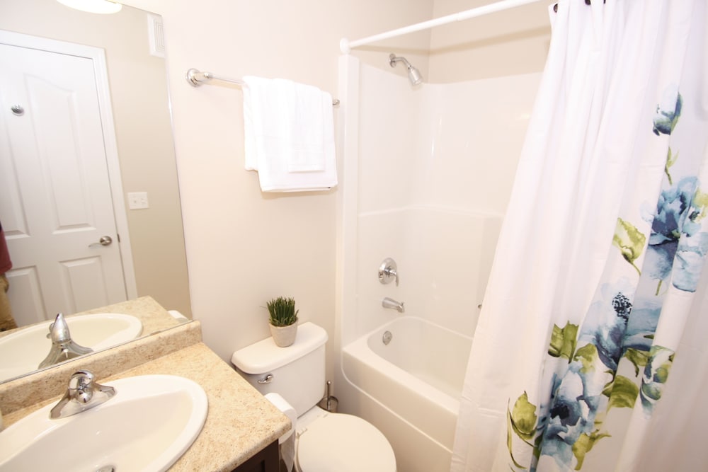 Hampton 3bd 2br near Airport