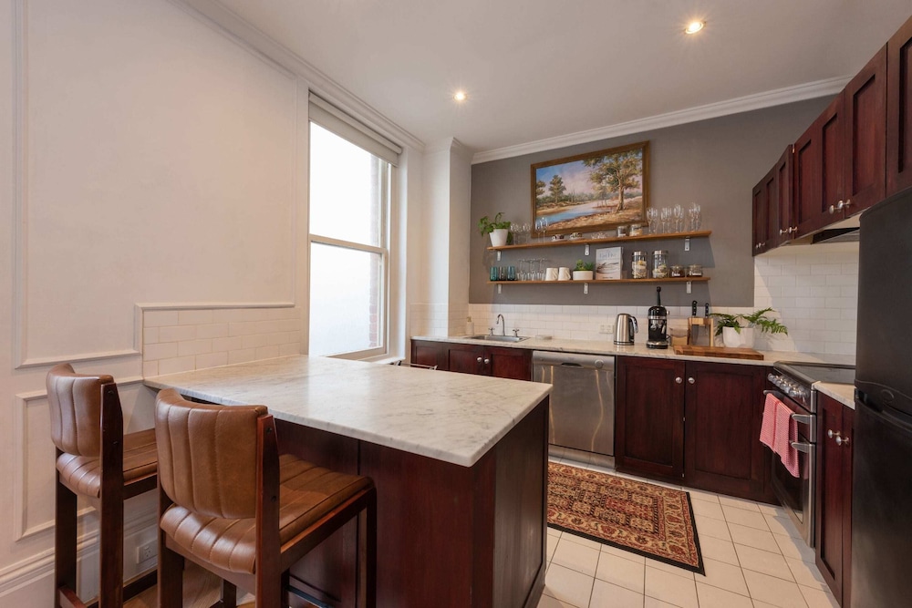 Quiet 2 Bedroom Apartment in Heritage Building in the CBD