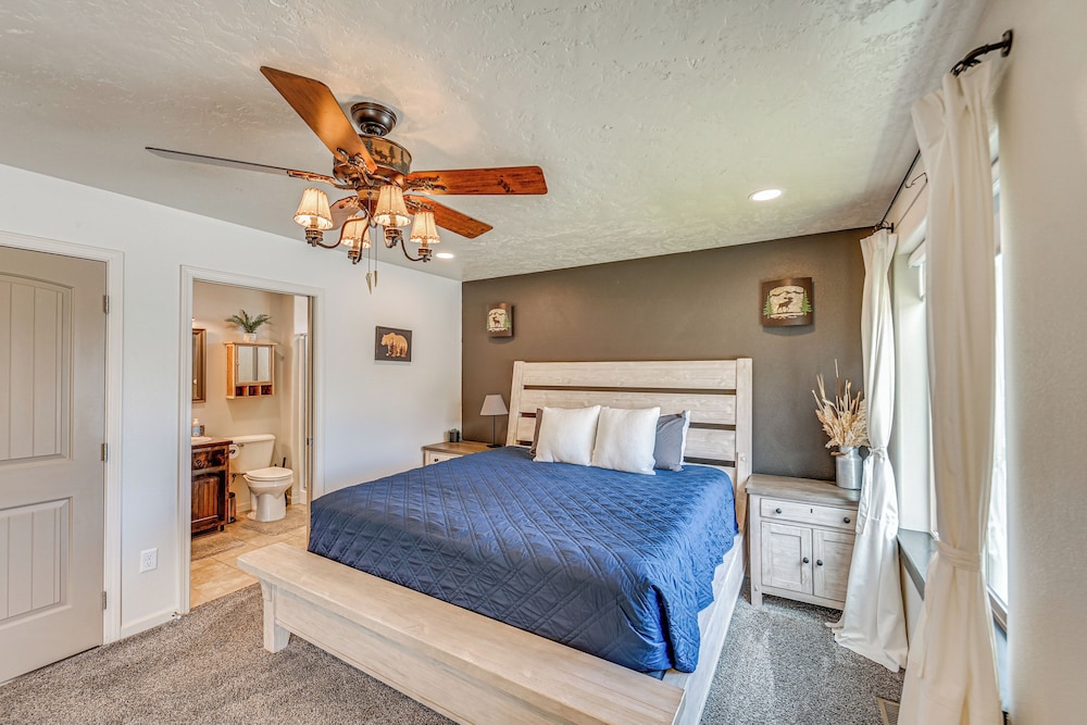 Walk to Downtown: Family-friendly Cody Home!