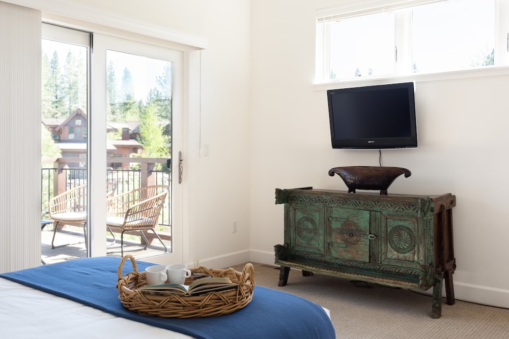 Quartz by Avantstay Stunning Home In Truckee w/ Views view 2