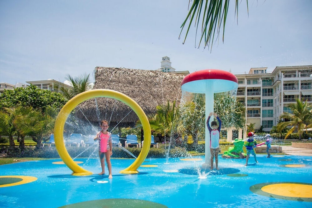 The Beach-front Condo by Acomodo Long Stay Only