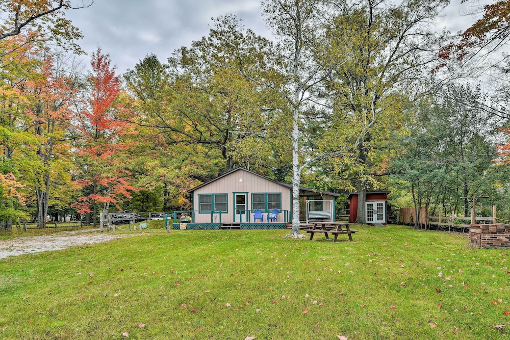 Charming Gladwin Family Cottage - Indian Lake