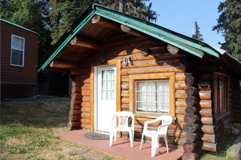 Gwin's Lodge & Roadhouse Est. 1952