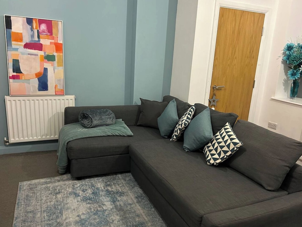 Modern Central Edwardian Apartment 4pp Private Ent