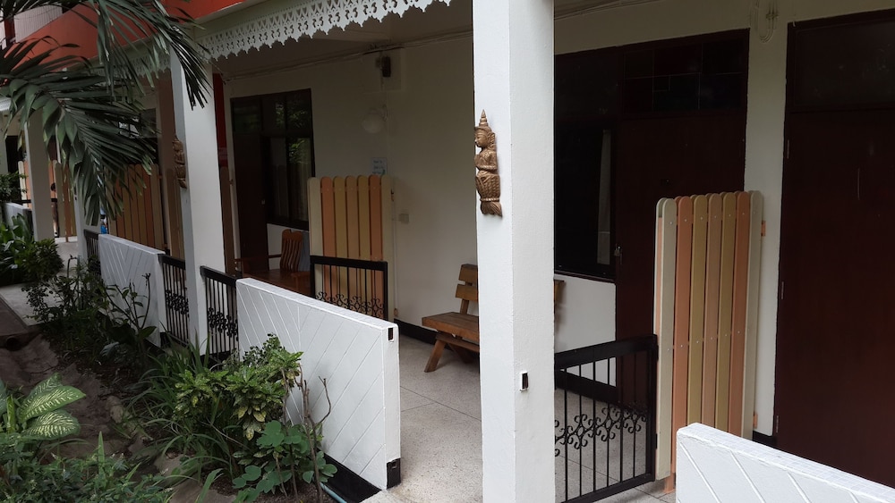 Hollanda Montri Guesthouse