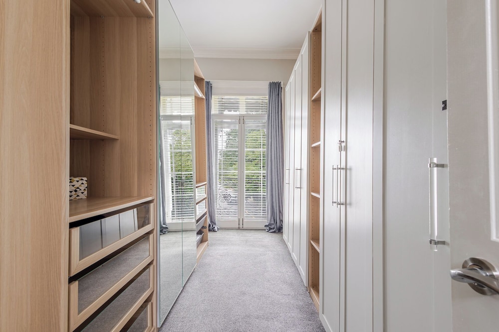 Elegant Townhouse&Basement in Leamington