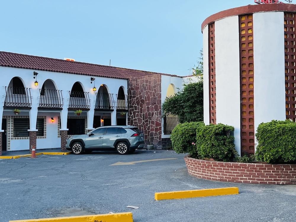Nuevo Laredo Vacations - Hotel  Suites Hacienda Santa Maria - Property Image 5