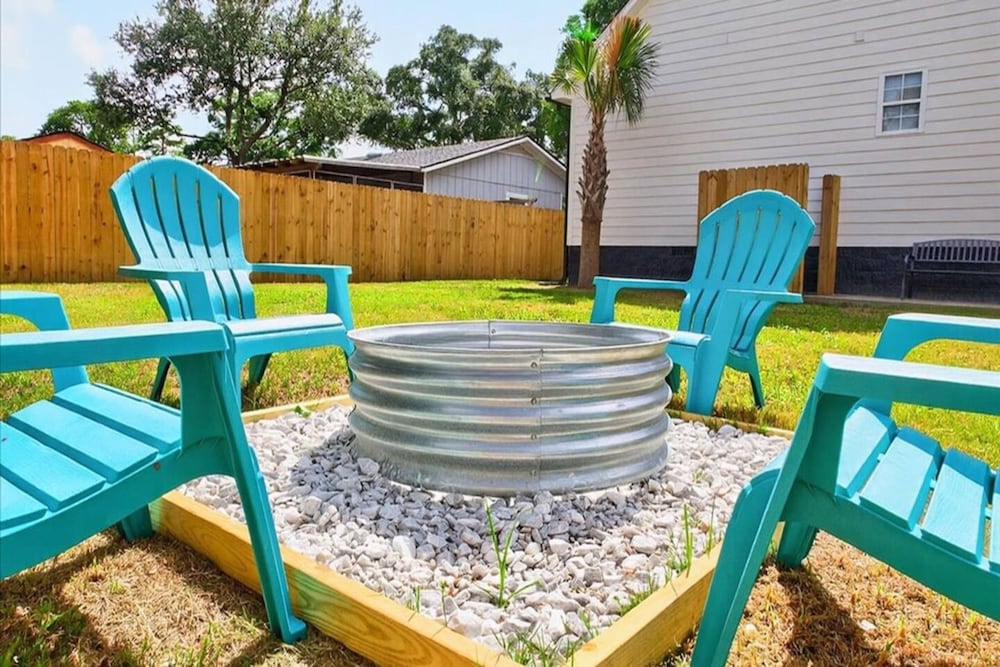 New Listing Lux Beach House Dog Friendly