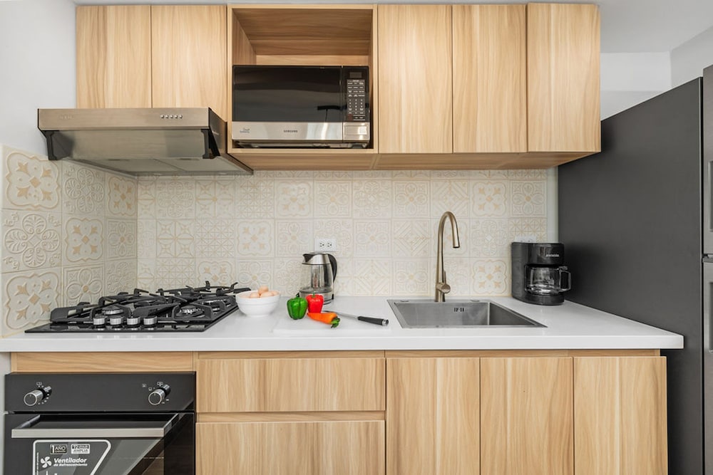 Brand NEW 2br1ba w Privatepool in Amazing Location