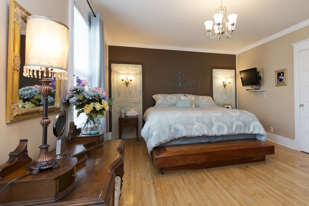 Charles Street Holiday Home